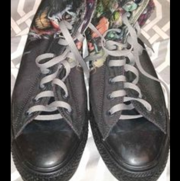 Chuck Taylor's - Picture 2 of 4